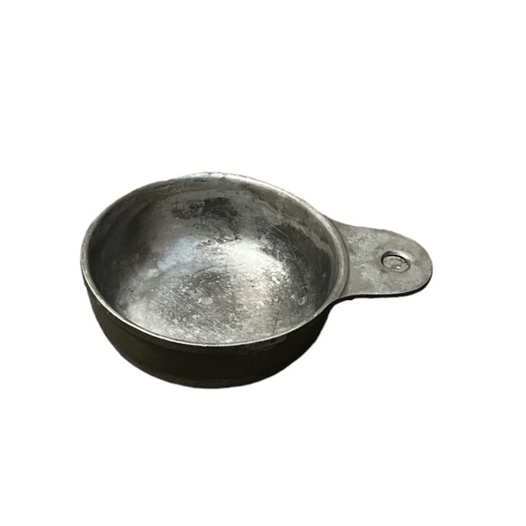 Vintage Measuring Cup Made in Milton PA USA, 18 0z cup - Picture 2 of 8